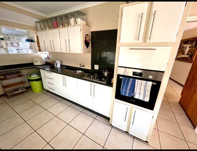 4 BEDROOM HOUSE FOR SALE IN NOORDHEUWEL